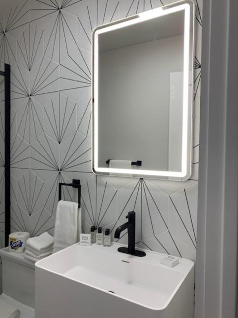 Chalet 239-Boutique Hotel 웨스트 도버 외부 사진